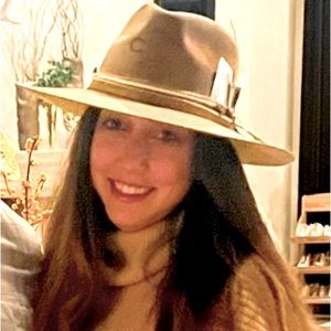 Meet your Posher, Crystal